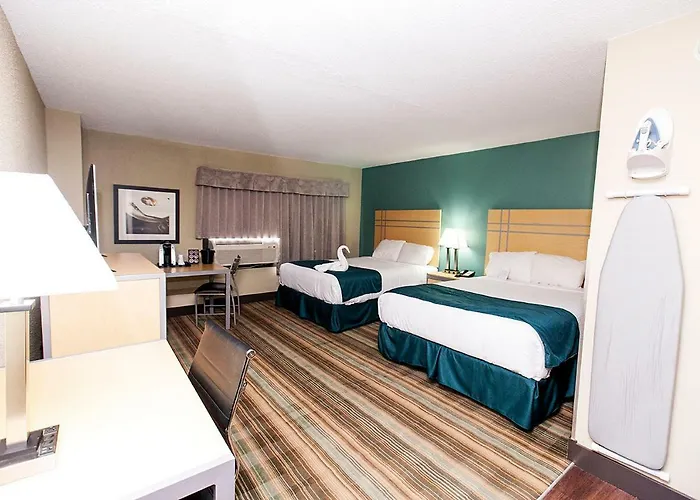 Ramada By Wyndham Edmonton Yellowhead Nw