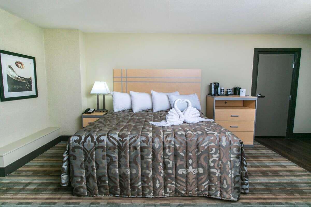 Hotel Ramada By Wyndham Yellowhead Nw