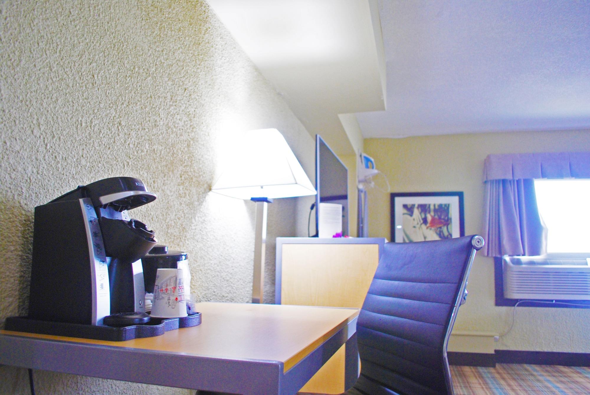 Ramada By Wyndham Yellowhead Nw