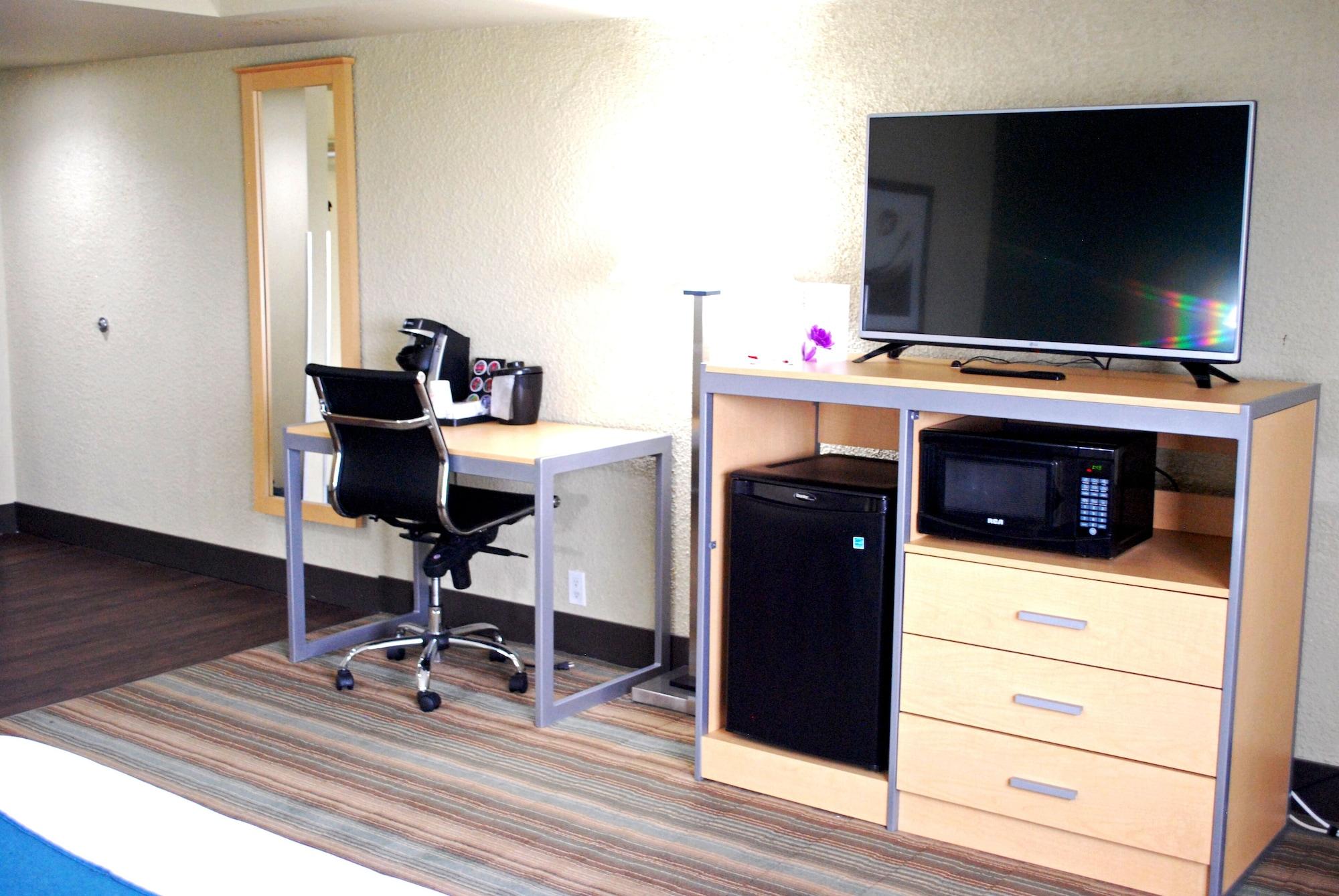 Hotel Ramada By Wyndham Yellowhead Nw 2*