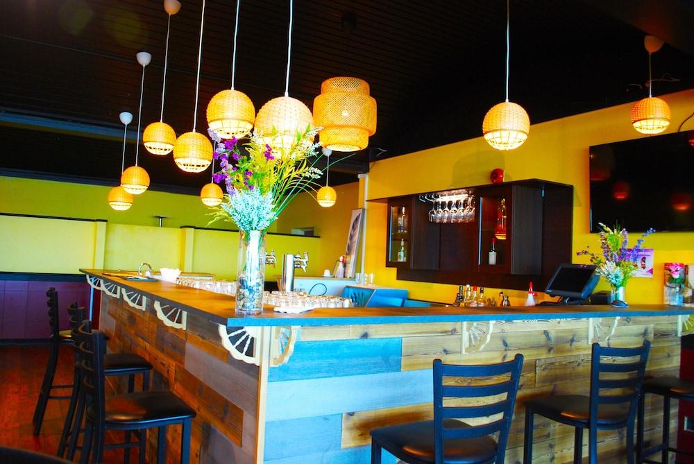 Ramada By Wyndham Yellowhead Nw 2*