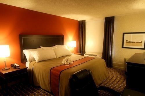 Ramada By Wyndham Yellowhead Nw Hotel 2*
