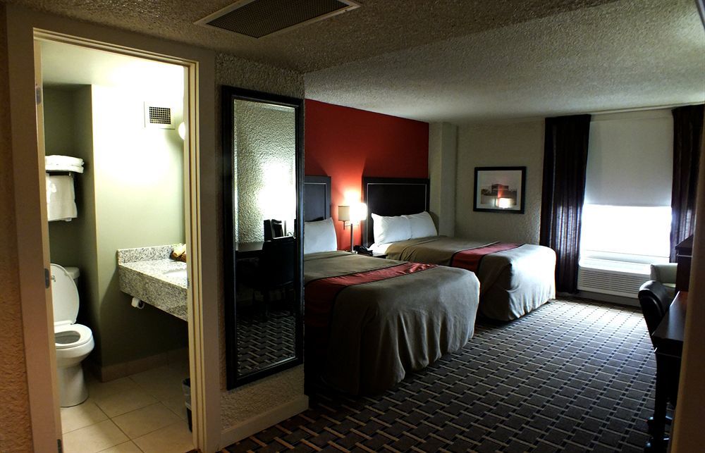 Ramada By Wyndham Yellowhead Nw 2* Edmonton