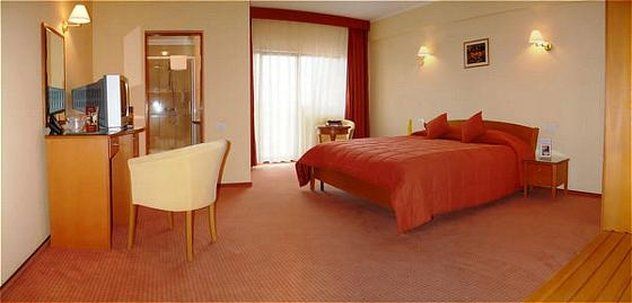 Ramada By Wyndham Yellowhead Nw Hotel