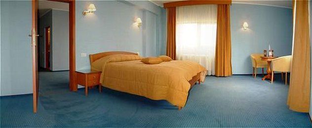 Ramada By Wyndham Yellowhead Nw
