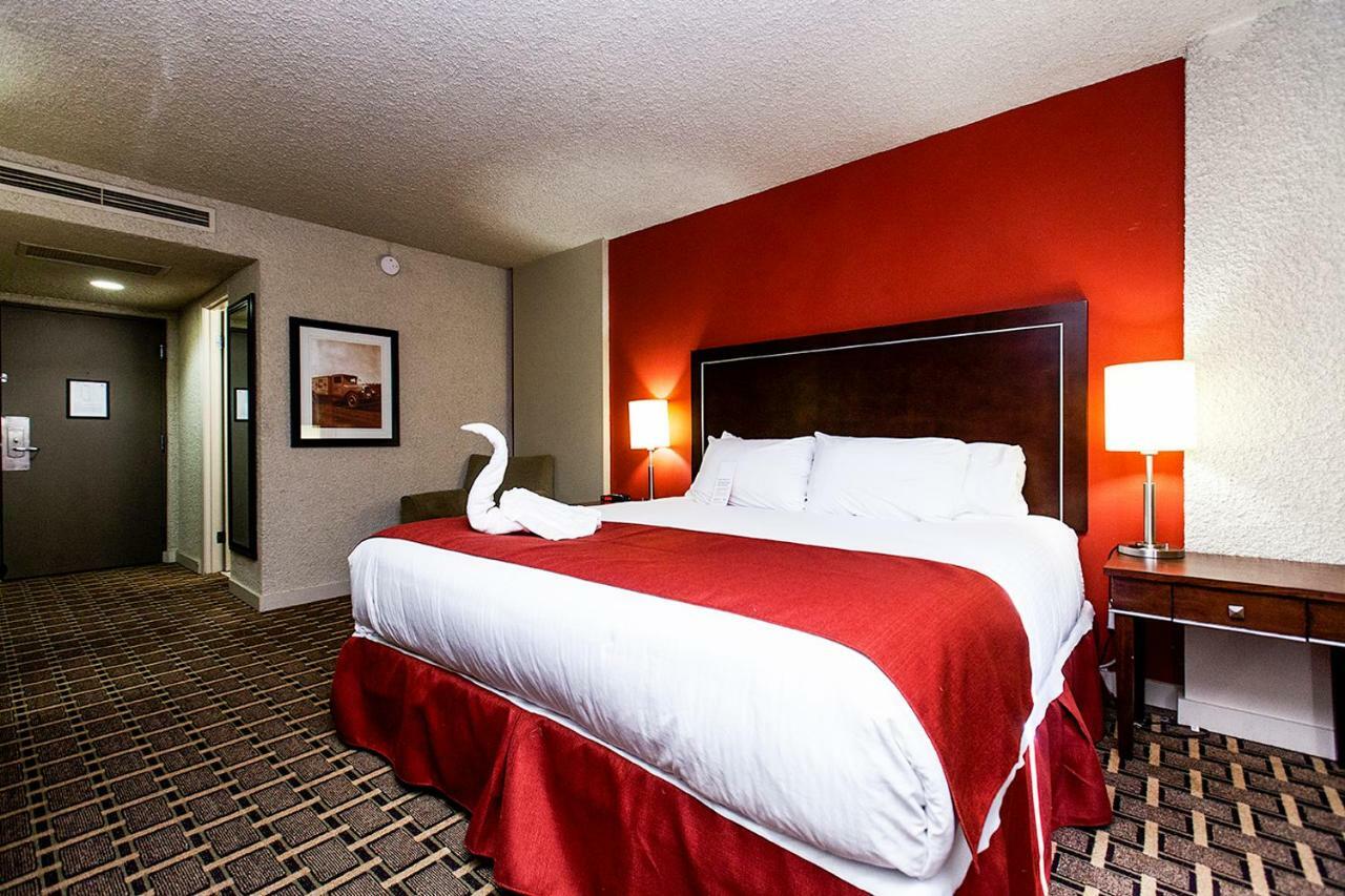 Ramada By Wyndham Yellowhead Nw 2*